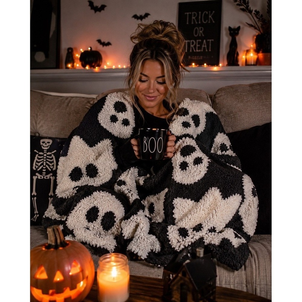 Halloween Bella Lux Throw Blanket Spooky Ghost Pattern Black/White 50x60 in NWT
